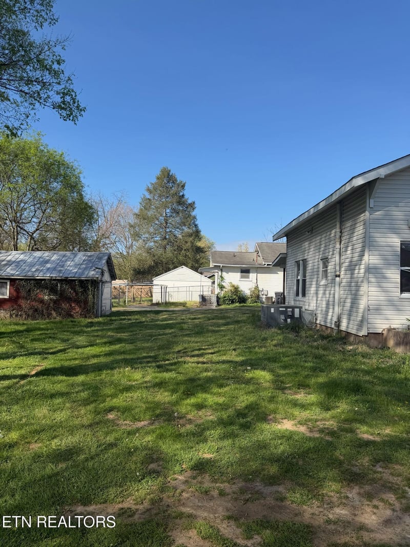2622 Woodrow Dr, Knoxville, TN 37918