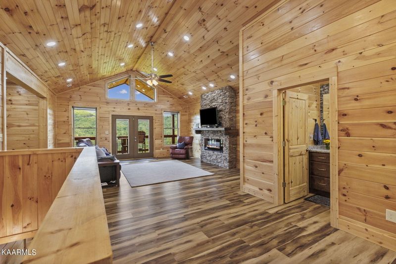 2623 Cloud View Dr, Sevierville, TN 37862