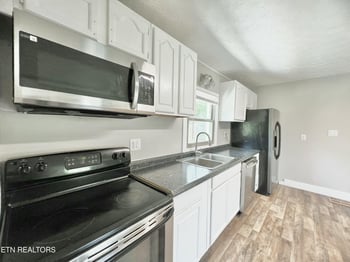 2627 Larkwood Ln, Knoxville, TN 37921
