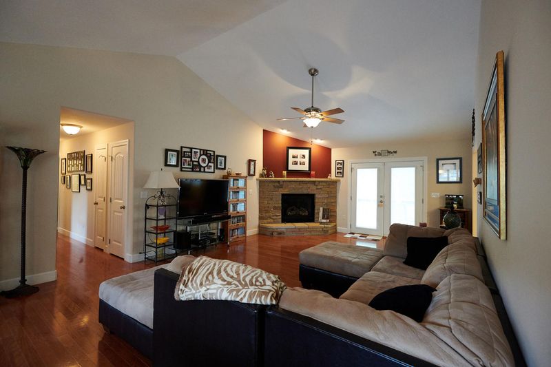 263 Brookstone Dr, Crossville, TN 38555