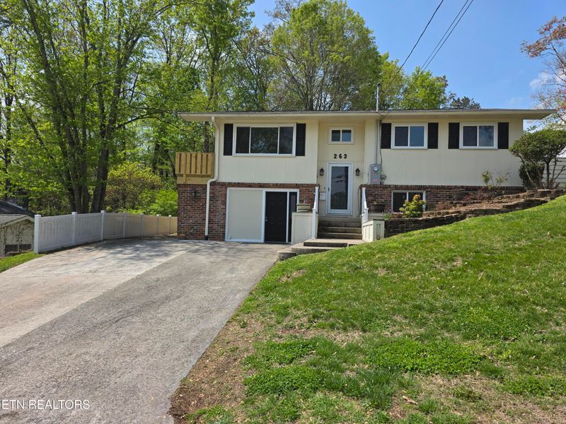 263 Iroquois Rd, Oak Ridge, TN 37830