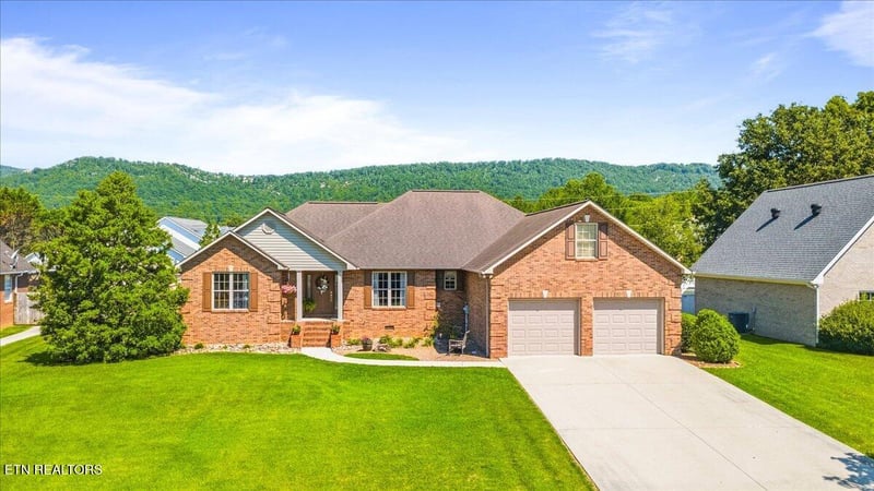 263 Preston Cir, Jacksboro, TN 37757