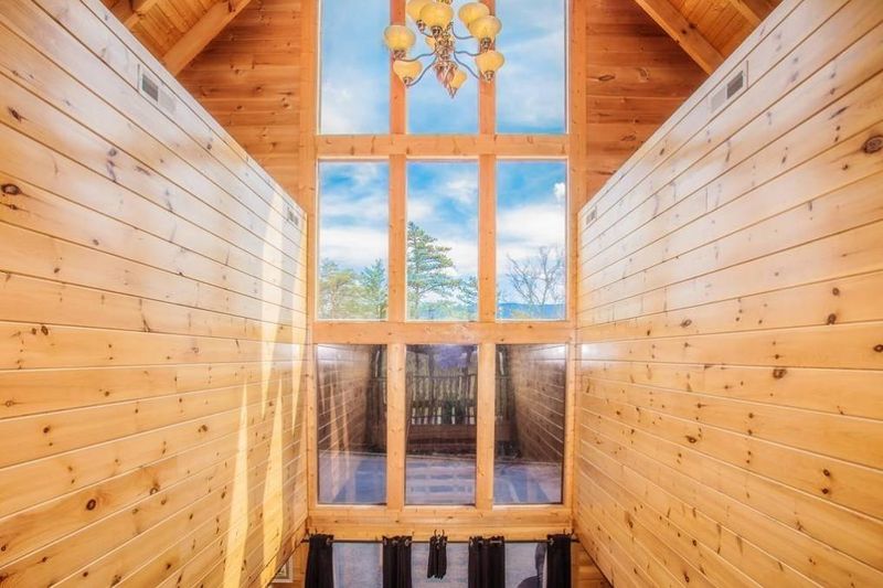 2632 Cloud View Dr, Sevierville, TN 37862