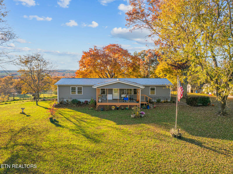 2633 Claysville Rd, Crossville, TN 38571