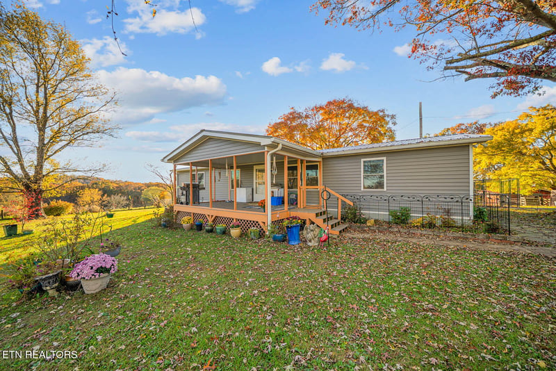 2633 Claysville Rd, Crossville, TN 38571