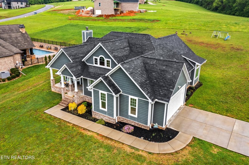 2635 River Island Blvd, Kodak, TN 37764