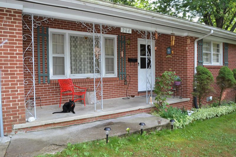 264 Hillcrest Dr, Crossville, TN 38555
