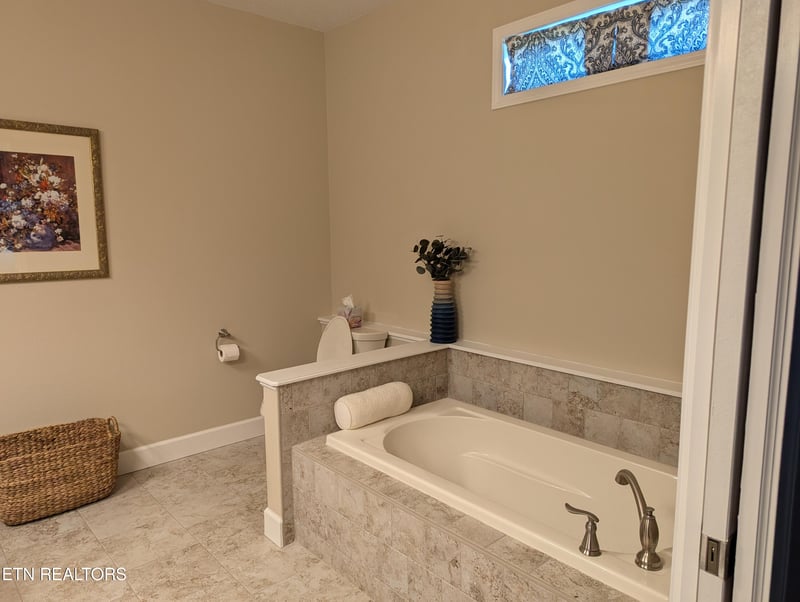 264 Holly Tree Dr, Crossville, TN 38555