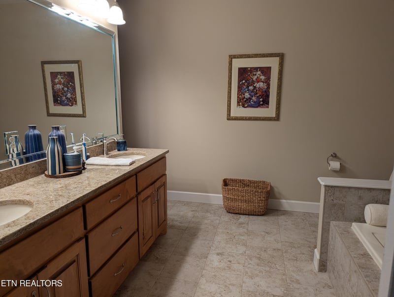 264 Holly Tree Dr, Crossville, TN 38555