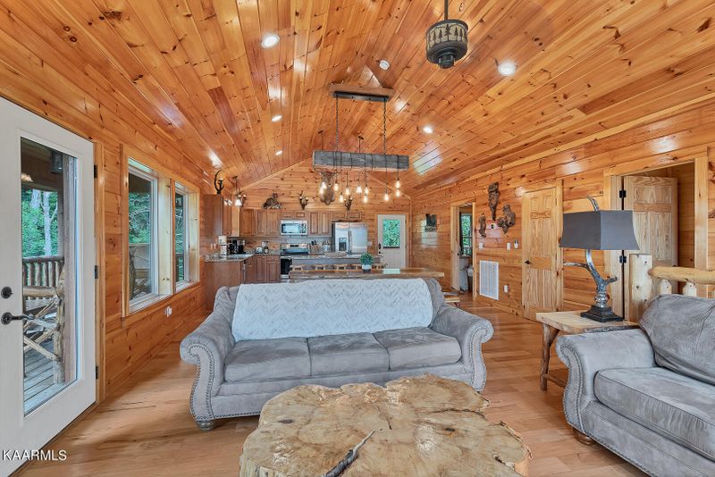 264 Laurel Oaks Way, Gatlinburg, TN 37738