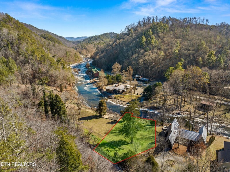 264 Rafter Rd, Tellico Plains, TN 37385