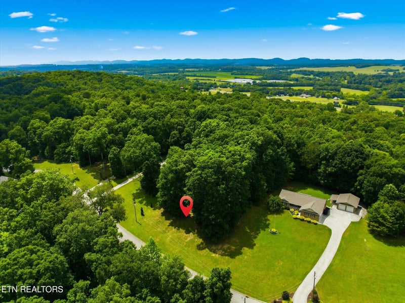 264 Woodhaven Dr, Vonore, TN 37885