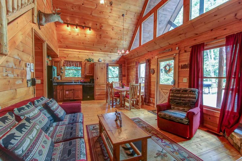 2640 Piney Dr, Sevierville, TN 37876