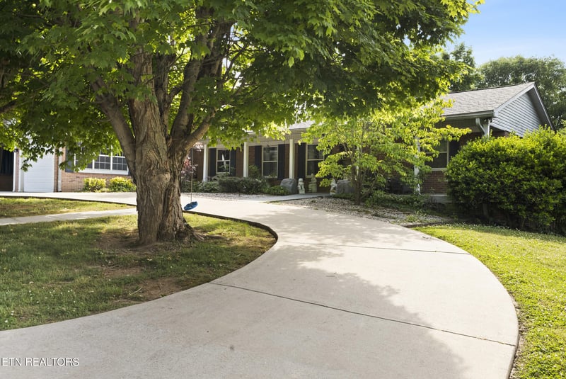 2645 Mountain View Dr, Morristown, TN 37814
