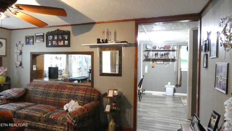 2647 Bat Town Rd, Crab Orchard, TN 37723