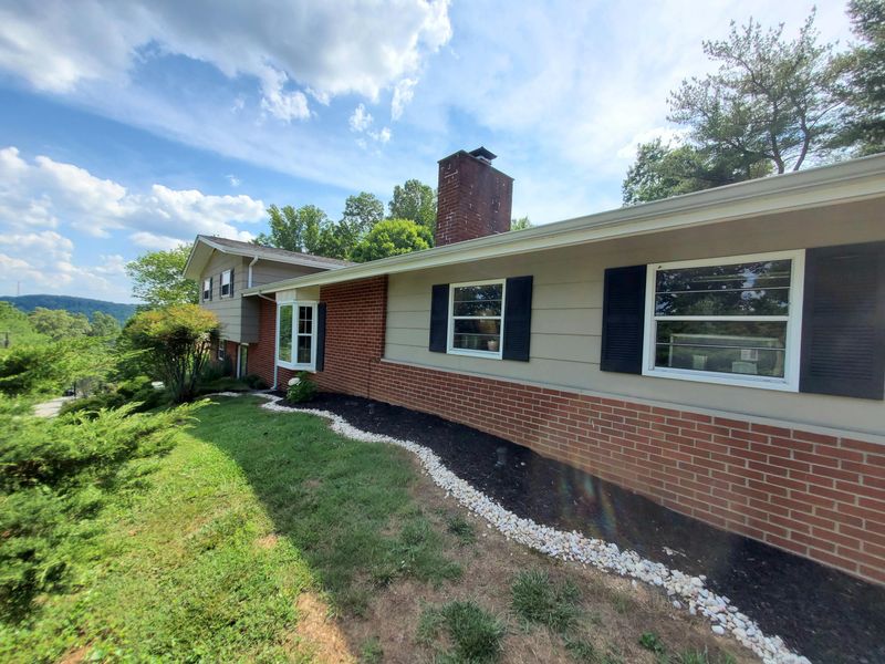 265 Iroquois Rd, Oak Ridge, TN 37830