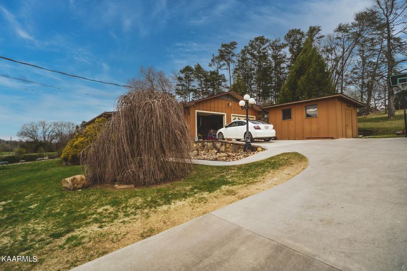 265 New Center Rd, Sevierville, TN 37876