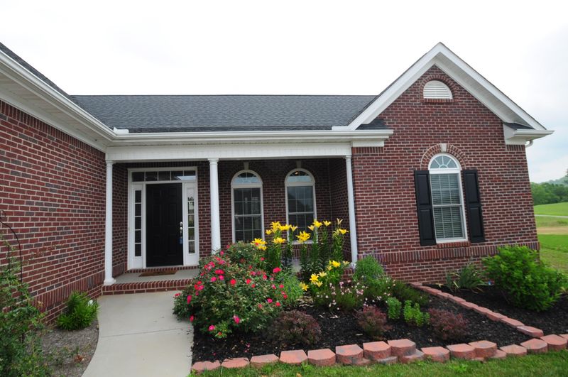 265 Shadow Bay Ln, Lenoir City, TN 37772