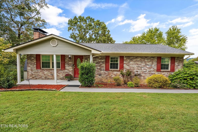 2651 Karenwood Dr, Maryville, TN 37804