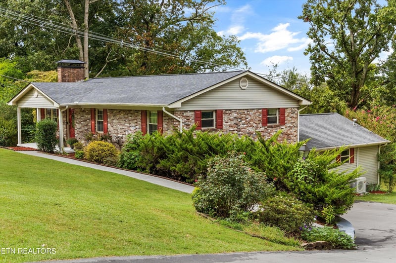 2651 Karenwood Dr, Maryville, TN 37804