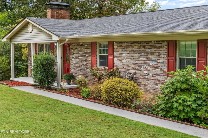 2651 Karenwood Dr, Maryville, TN 37804