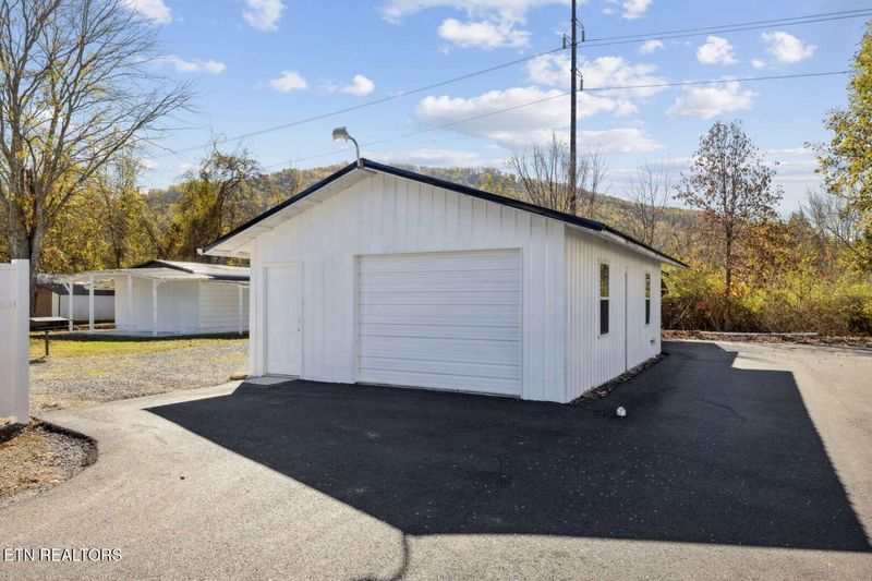 2652 High Valley Dr, Pigeon Forge, TN 37863