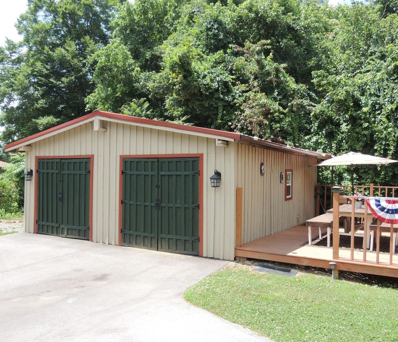 2659 Oak Grove Rd, Rocky Top, TN 37769