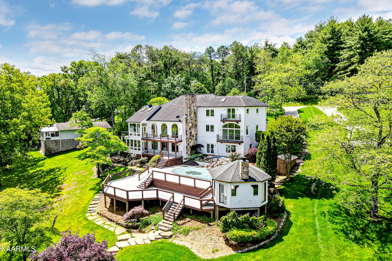 2660 Coulter Shoals Cir, Lenoir City, TN 37772