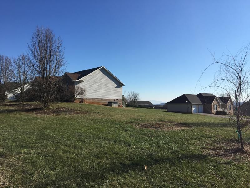 2660 Covington Cir, Sevierville, TN 37876