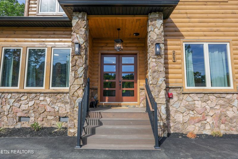 2662 High Valley Dr, Pigeon Forge, TN 37863