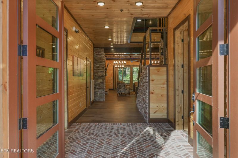 2662 High Valley Dr, Pigeon Forge, TN 37863
