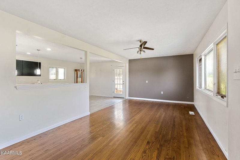 2666 Lakemoore Dr, Morristown, TN 37814