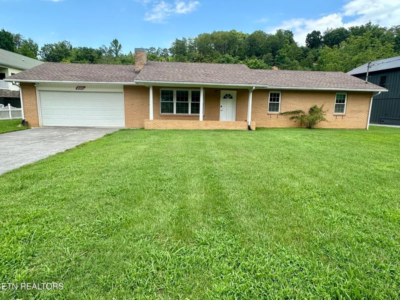 2669 High Valley Dr, Pigeon Forge, TN 37863