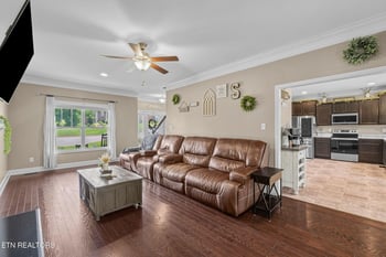 267 Bluff Shadows Ln, Seymour, TN 37865