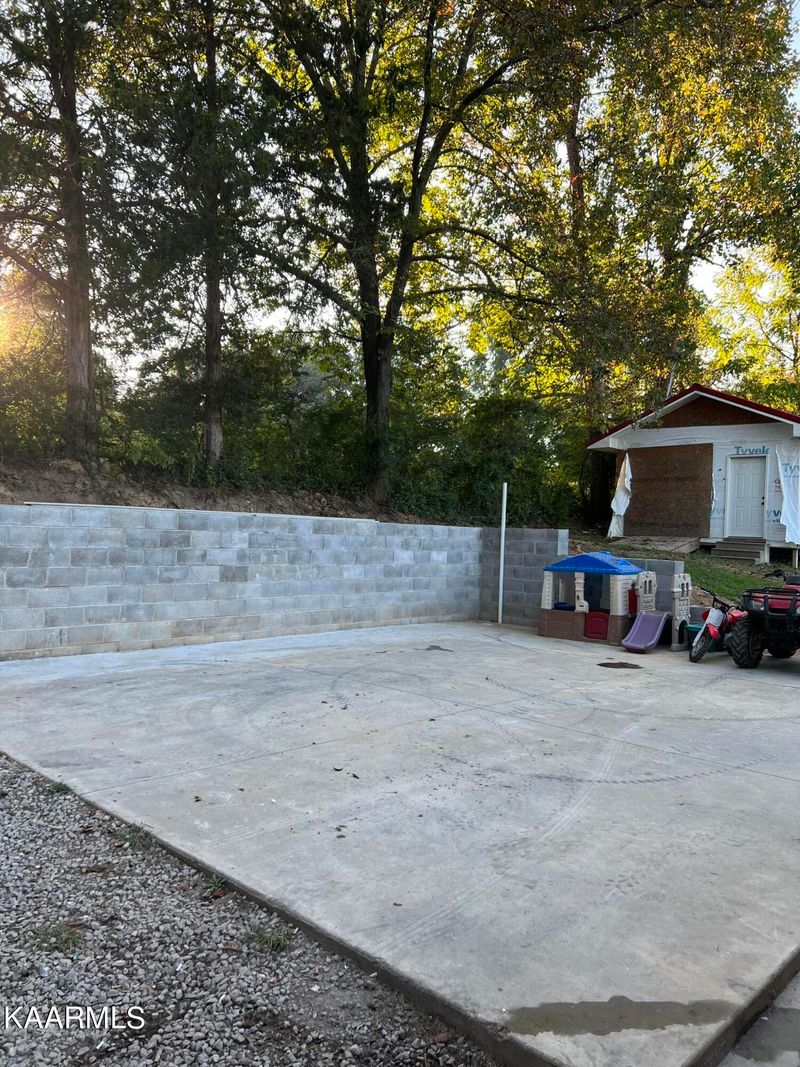 267 Gamble Ln, Lafollette, TN 37766