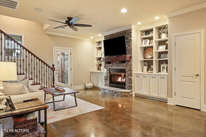 267 Savannah Park Dr, Maryville, TN 37803