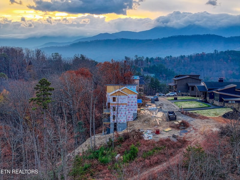 2670 Cloud View Dr, Sevierville, TN 37862