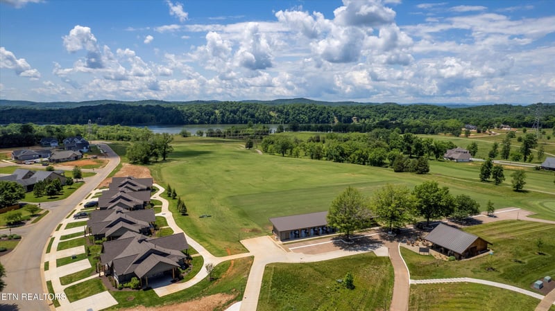 2670 Old Club Rd, Loudon, TN 37774