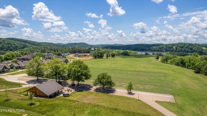 2670 Old Club Rd, Loudon, TN 37774