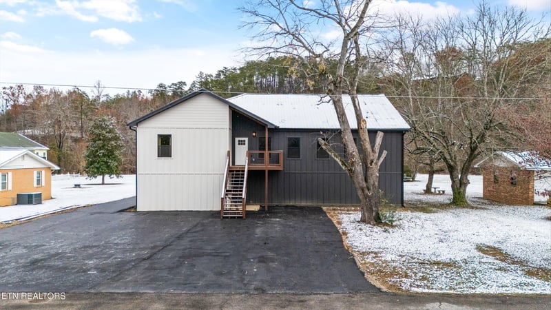 2671 High Valley Dr, Pigeon Forge, TN 37863