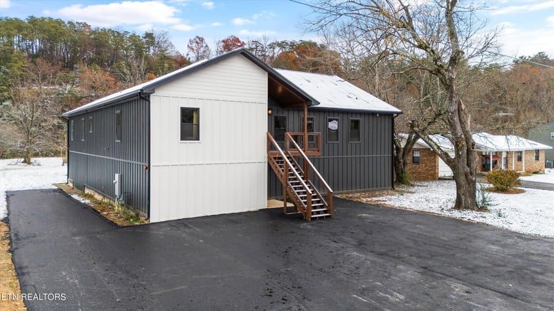 2671 High Valley Dr, Pigeon Forge, TN 37863