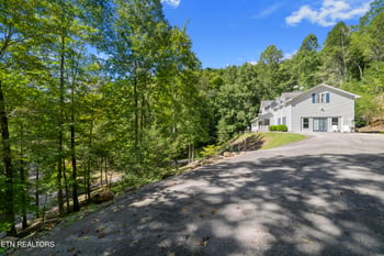2673 S Clear Fork Rd, Sevierville, TN 37862