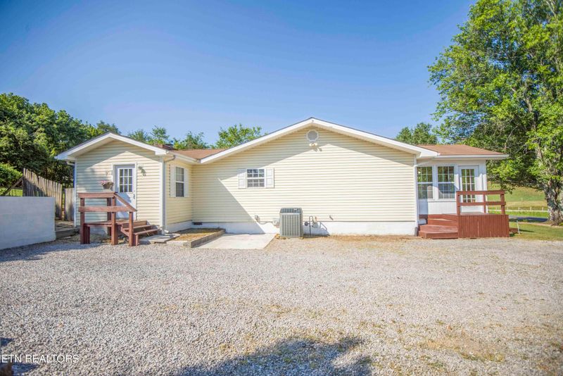 2678 Dutch Valley Rd, Clinton, TN 37716