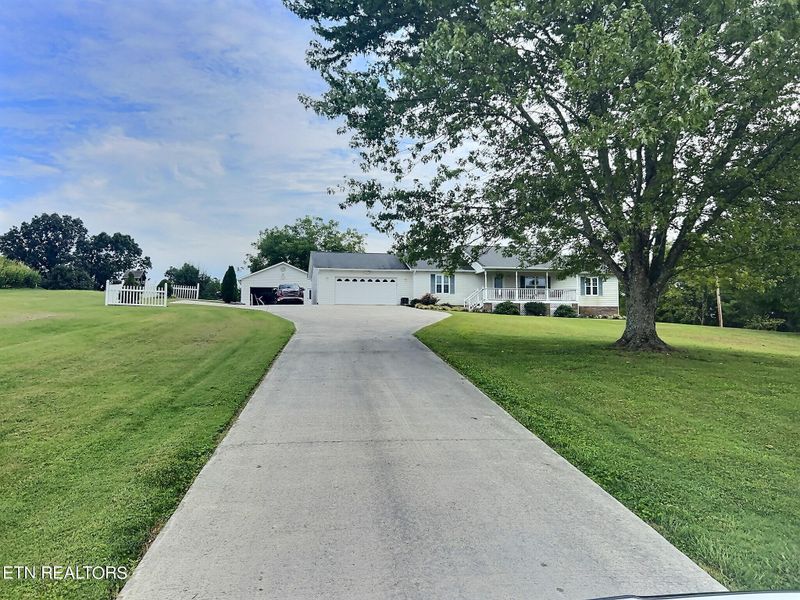268 Gail Ln, Jacksboro, TN 37757