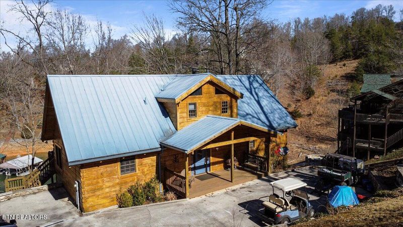 268 W Deerwalk Ln, Lafollette, TN 37766