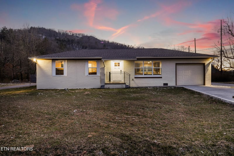 2680 High Valley Dr, Pigeon Forge, TN 37863