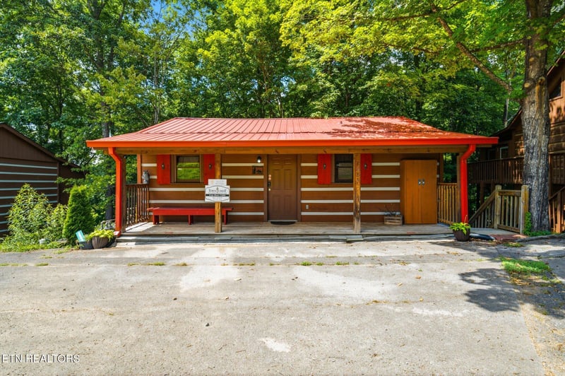 2684 Valley Heights Dr, Pigeon Forge, TN 37863