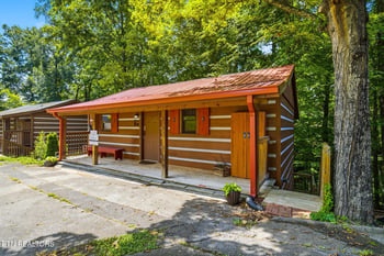 2684 Valley Heights Dr, Pigeon Forge, TN 37863