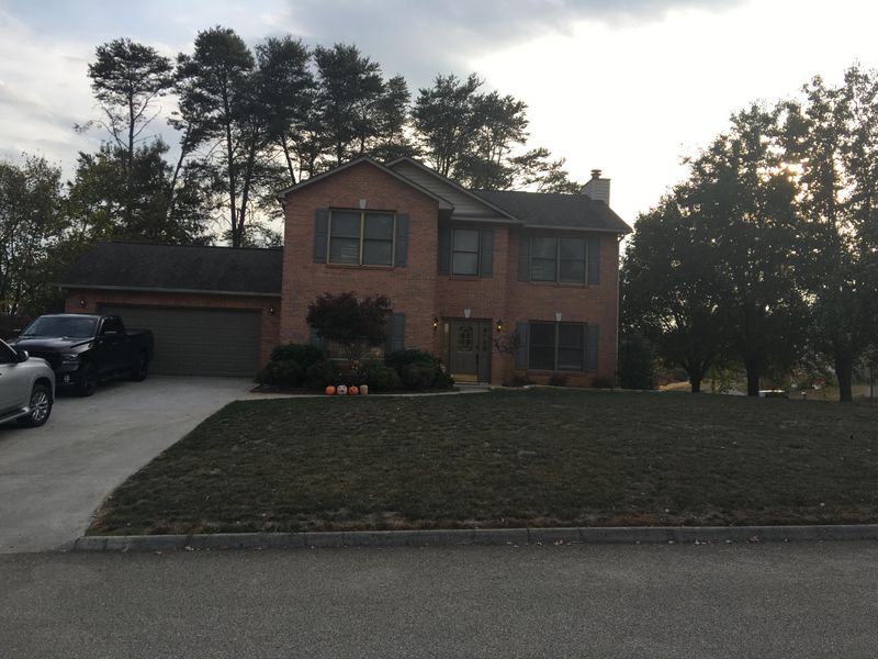 269 Country Walk Dr, Powell, TN 37849