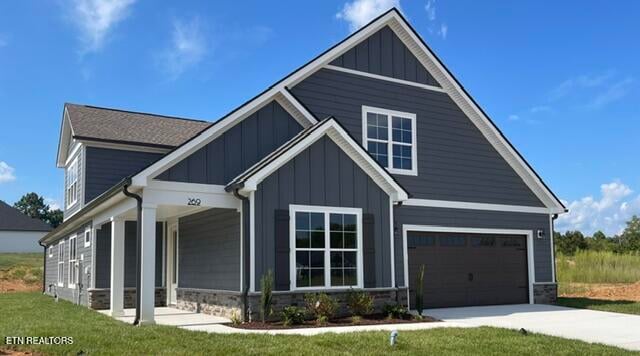 269 Honeysuckle Dr, Lenoir City, TN 37771